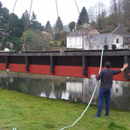 Mise à l'eau du ponton